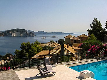 Ferienwohnung in Marathias - Panoramapool mit Blick auf die Bucht