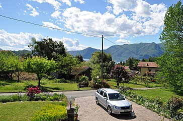 Ferienhaus in Luino - Teil des Gartens, Sicht vom Sitzplatz