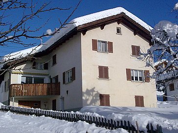 Ferienwohnung in Disentis-Mustér - Unser Haus, die Ferienwohnung befindet sich im EG.