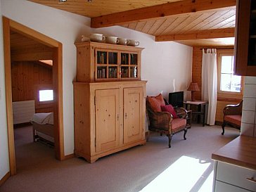 Ferienwohnung in Adelboden - Wohnraum, Blick in Kinderzimmer