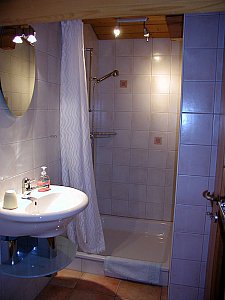 Ferienwohnung in Adelboden - Badezimmer mit Dusche
