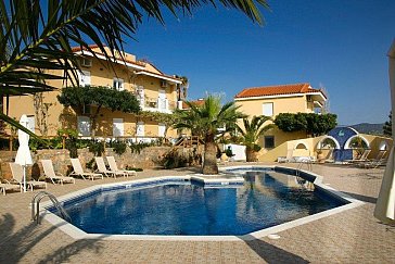 Ferienwohnung in Amoudara - Swimmingpool - 20x10 Meter