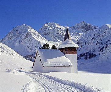 Ferienwohnung in Davos-Sertig - Kirche Sertig im Winter