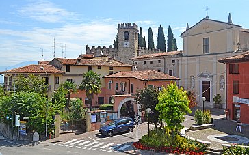 Ferienhaus in Soiano del Lago - Blick zum Schloss