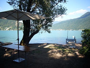 Ferienhaus in Porto Ceresio - Seegrundstück