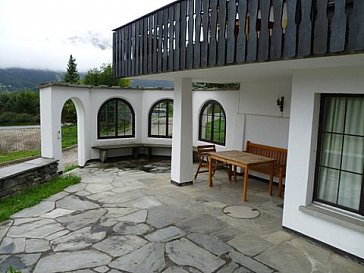 Ferienwohnung in Lenzerheide - Terrasse von der Seite