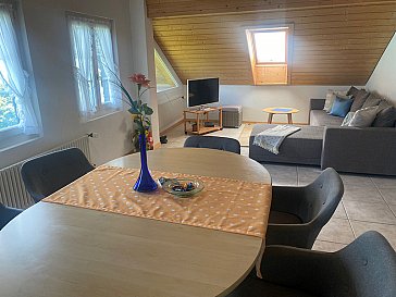 Ferienwohnung in Brienz - Wohnzimmer mit Sofaecke