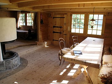 Ferienhaus in Grindelwald - Die Stube mit dem massiven Esstisch