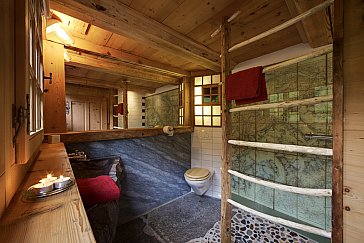 Ferienhaus in Grindelwald - Fantasievolles Steinbadezimmer mit Dusche