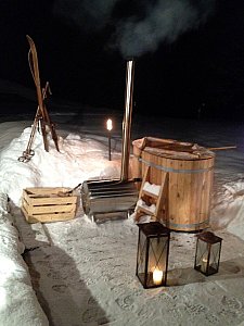 Ferienhaus in Grindelwald - Badebottich mit Holzheizung im Schnee