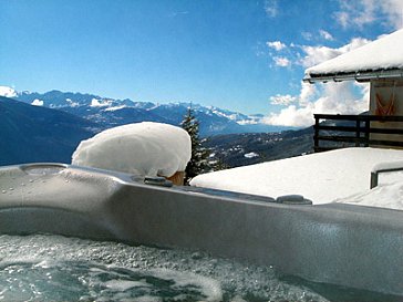 Ferienhaus in Crans Montana-Aminona - Open Air Whirlpool am Haus