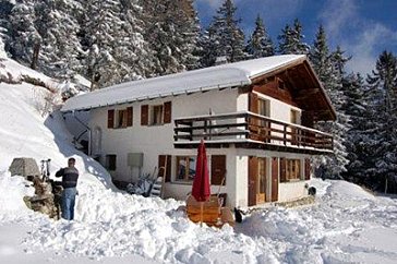 Ferienhaus in Crans Montana-Aminona - Eingeschneites Chalet Crans-Montana