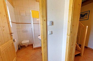 Ferienhaus in Hochkrimml - Badezimmer mit Dusche und WC