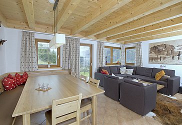 Ferienhaus in Hochkrimml - Wohnzimmer mit Essbereich