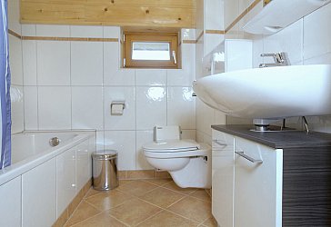 Ferienhaus in Hochkrimml - Badezimmer OG