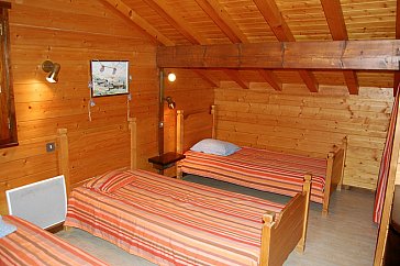 Ferienhaus in Le Grand Bornand - Eines der 3-Bett-Zimmer im OG