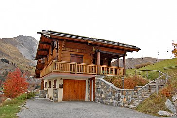 Ferienhaus in Le Grand Bornand - Das Haus im Herbst 2011, rechts der Sessellift