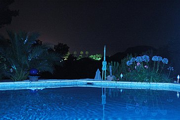 Ferienhaus in Fréjus - Der Pool bei Nacht