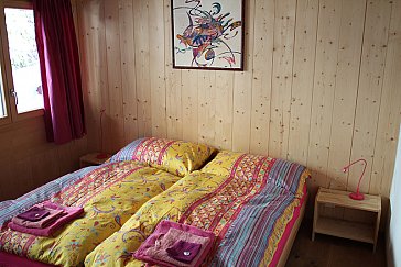 Ferienwohnung in Davos - Schlafzimmer mit Doppelbett 2