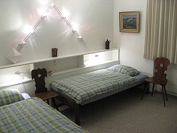 Ferienwohnung in Klosters - Schlafzimmer mit Betten getrennt