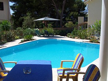 Ferienhaus in Sète - Blick von der Terrasse über den Pool