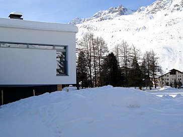 Ferienwohnung in Andermatt - Garten und Terrasse im Winter