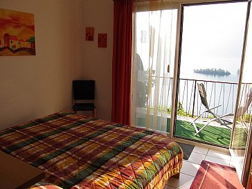 Ferienwohnung in Ronco sopra Ascona - Seeblick vom Bett aus