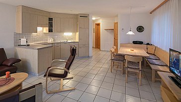 Ferienwohnung in Oberwald - Wohnzimmer - Essbereich - Küche