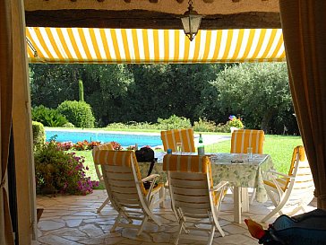 Ferienhaus in Valbonne - überdachte Terrasse