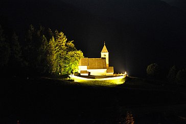 Ferienwohnung in Falera - Aussicht - St. Remigius-Kirche beim Parc la Mutta