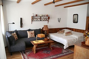 Ferienwohnung in Klosters - Wohnzimmer mit Doppelbett