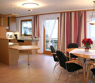 Ferienwohnung in Samnaun-Compatsch - 4-Zimmerwohnung - Wohnraum, Küche
