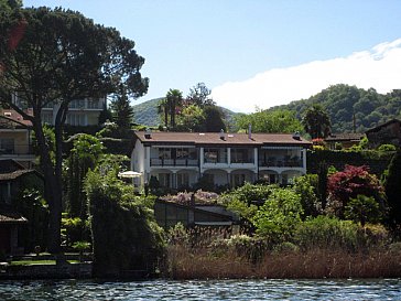 Ferienwohnung in Caslano - Ansicht Haus vom Wasser