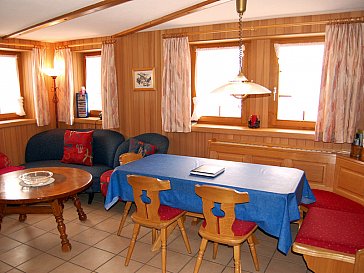 Ferienhaus in Riederalp - Wohnraum mit Esstisch