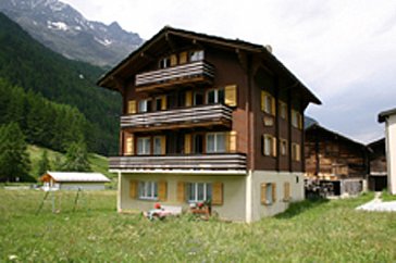 Ferienhaus in Saas-Grund - Das Ferienhaus im Sommer