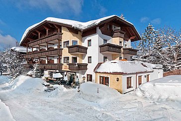 Ferienwohnung in Seefeld - Winteransicht Hotel Charlotte