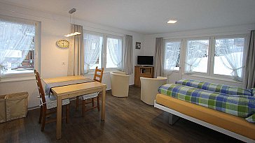 Ferienwohnung in Saas-Fee - Wohn- und Schlafraum mit offener Küche