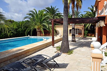 Ferienhaus in Dénia - Terrasse und Pool