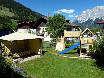 Ferienwohnung in Lermoos - Grillplatz mit Kletterturm