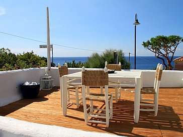 Ferienhaus in Chiessi - Auf der Terrasse kann man auch am Abend essen