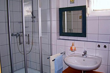 Ferienwohnung in Rust - Badezimmer mit Dusche & WC