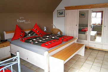 Ferienwohnung in Rheinhausen - ... Doppelbett, geräumigem Schrank,...