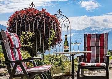 Ferienwohnung in Aeschlen ob Gunten - Terrasse mit Berg- und Seesicht