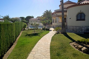 Ferienhaus in Ametlla de Mar-Las Tres Calas - Haus und Garten