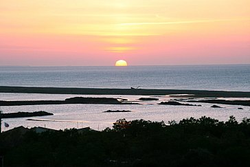 Ferienhaus in St. Pierre la Mer - Sonnenaufgang am Meer vom Haus aus...