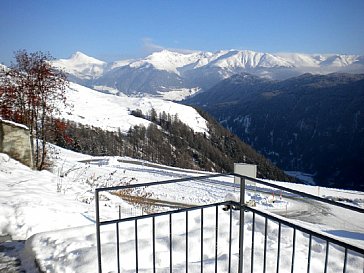 Ferienwohnung in Tschlin - Blick ins Tal im Winter