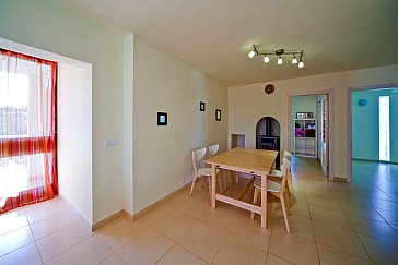 Ferienwohnung in Porto Cristo-Cala Romàntica - Esstisch mit Schwedenofen