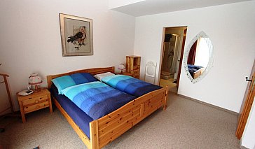 Ferienwohnung in Surcuolm - Erstes Doppelzimmer