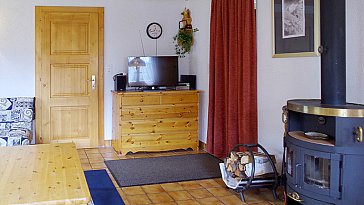 Ferienhaus in Zinal - Wohnzimmer mit Schwedenofen