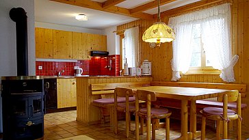Ferienhaus in Zinal - Essbereich und Küche